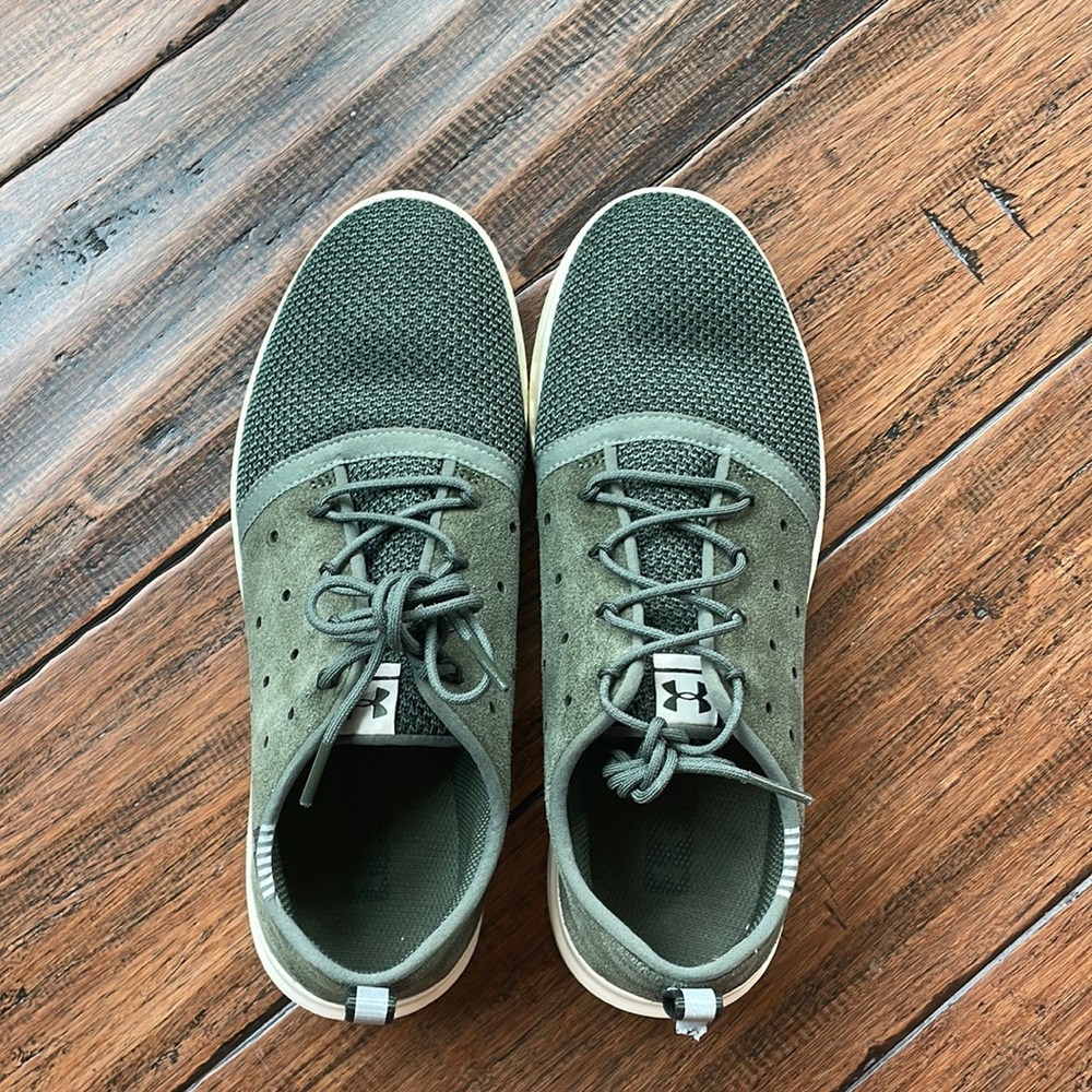 Under Armor Olive Green Tennis Shoes Size 8 1/2 Gem